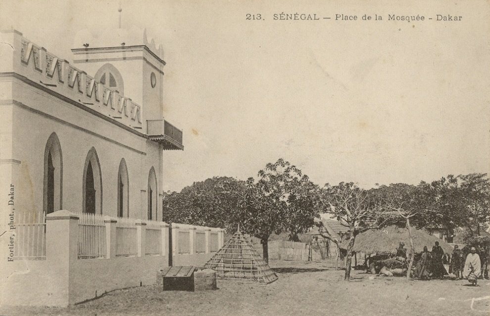 Dakar mosque circa 1900.jpg